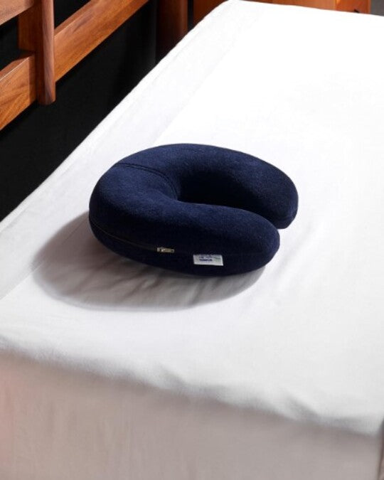 Tempur-Pedic TEMPUR-Travel Neck Pillow – Ergonomic Memory Foam Travel Pillow with Washable Cover – Navy Blue – Compact & Supportive for Flights or Commutes