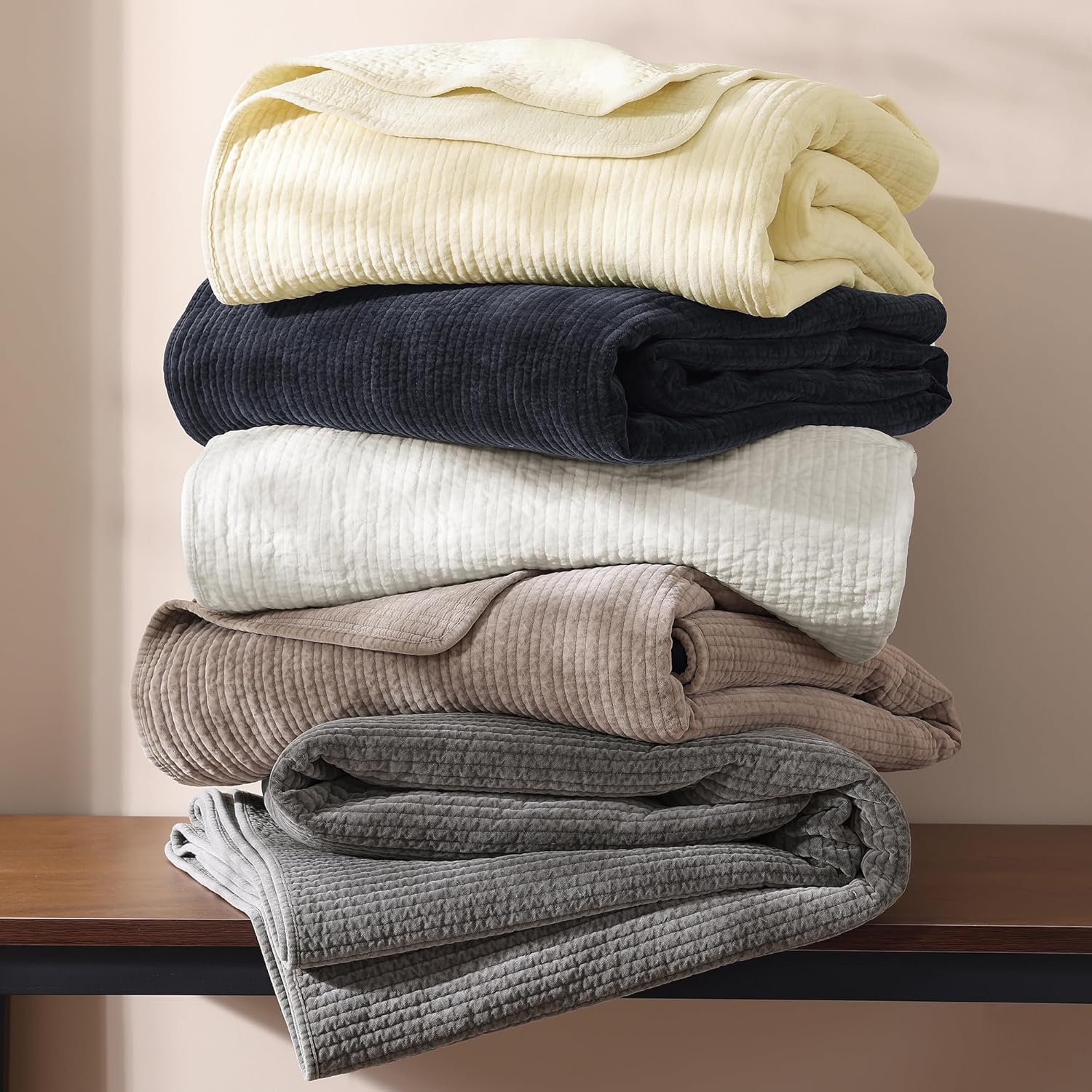 Stonewashed Cotton Velvet Quilt – Soft & Modern Bedding